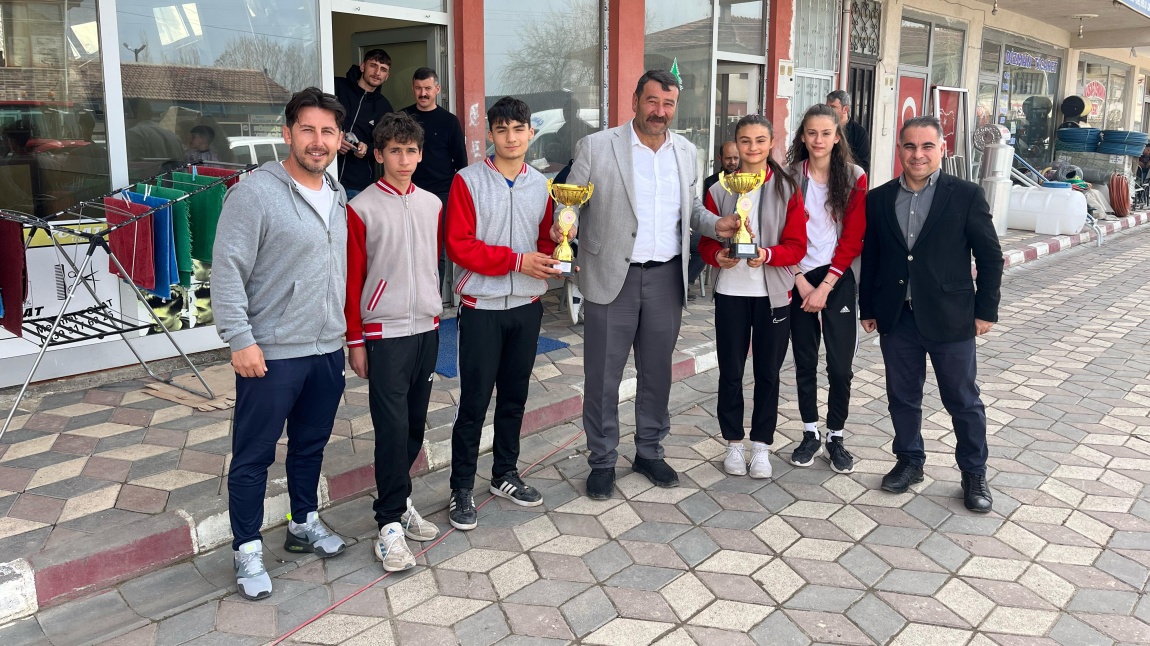 ŞAMPİYONLAR BELEDİYE BAŞKANINI ZİYARET ETTİ